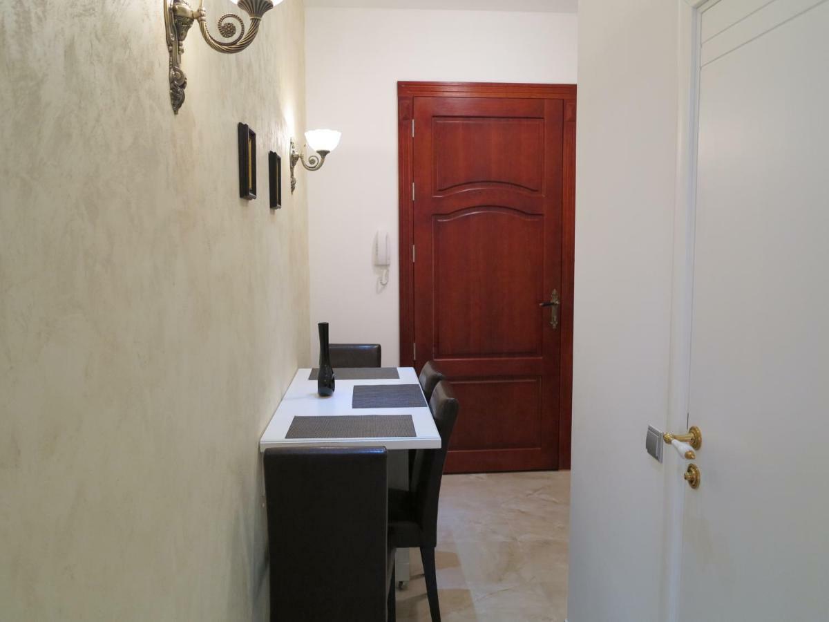 Small Luxury Kapitol Apartament *